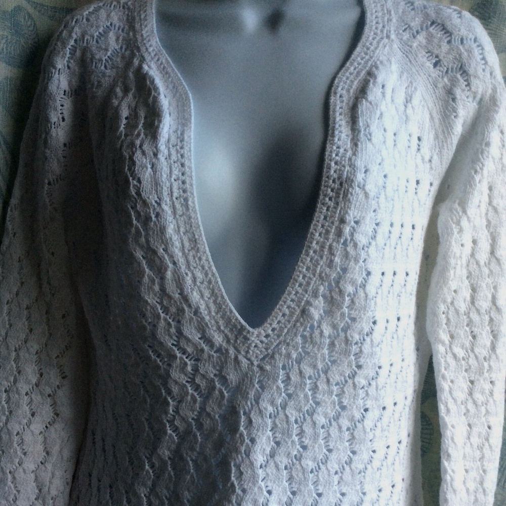 Loft long sleeved sweater size small white